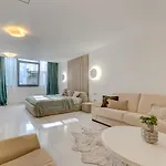 El Duque Private Lux