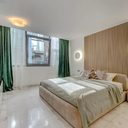 El Duque Private Lux 아데제