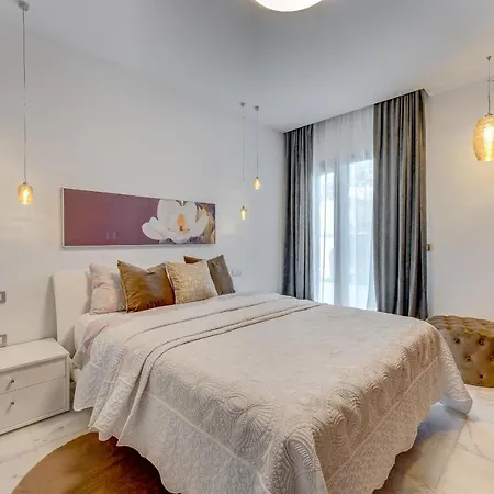 El Duque Private Lux