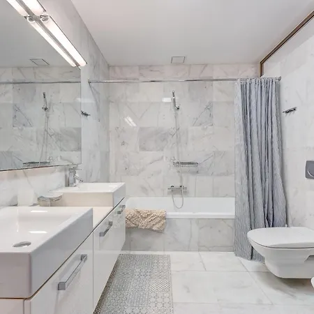 El Duque Private Lux * 아데제