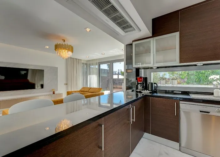 El Duque Private Lux Villa *