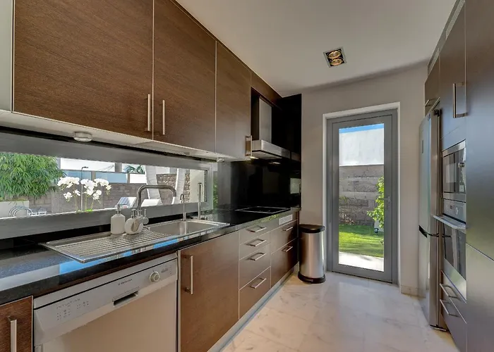 El Duque Private Lux アデヘ